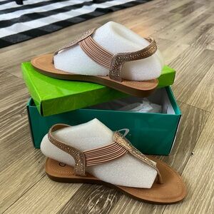 New girls size 4.5 sandals